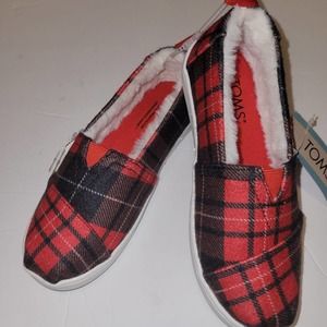Youth alpargata red titan printed felt faux fur lining Tom's shoes size 13.5